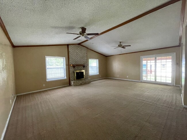Photo - 1409 Farhills Dr