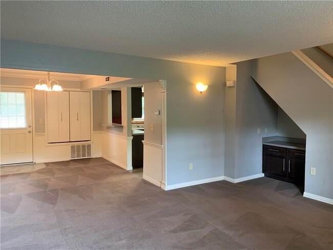 Photo - 605 W Benton St