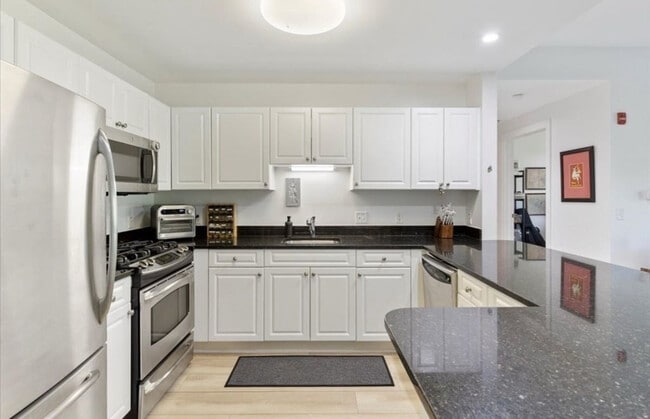 Photo - 614 Pond St Unidad 1303