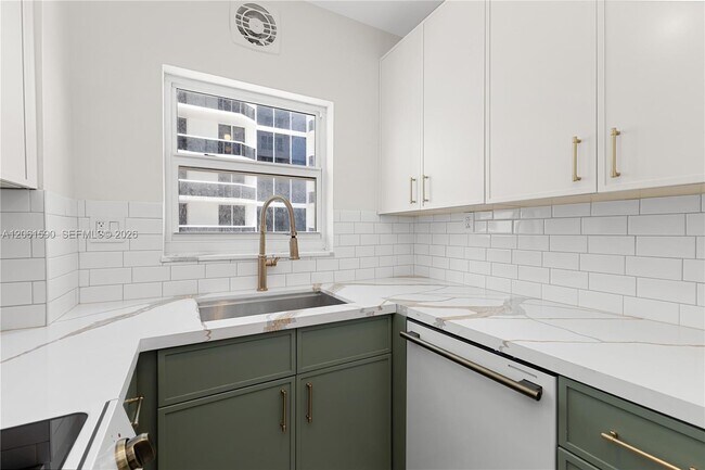 Photo - 4747 Collins Ave Unit 709