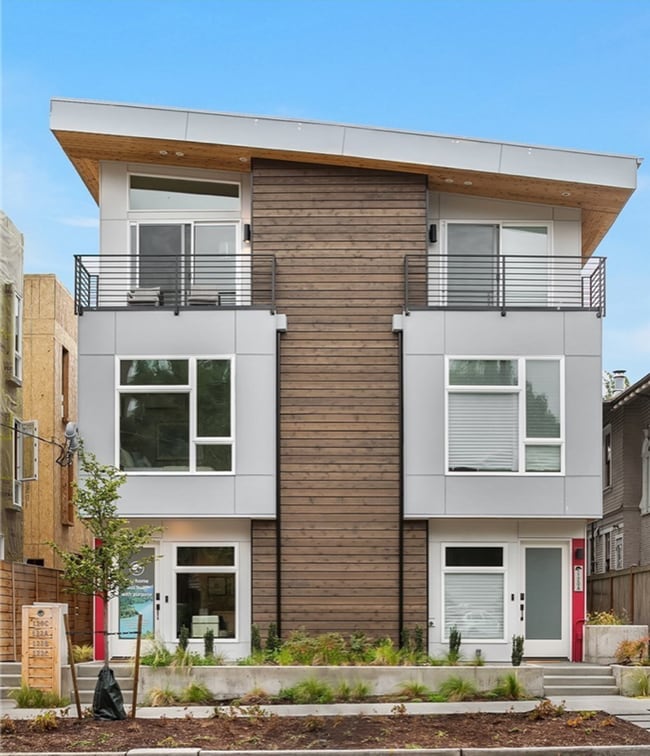 Building Photo - Capitol Hill 2 Bed 1.5 Bath Stunner Available!