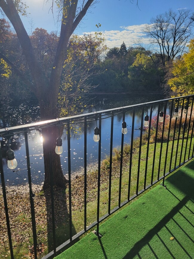 Vista al estanque privado - 4575 W 80th Street Cir Unidad 217