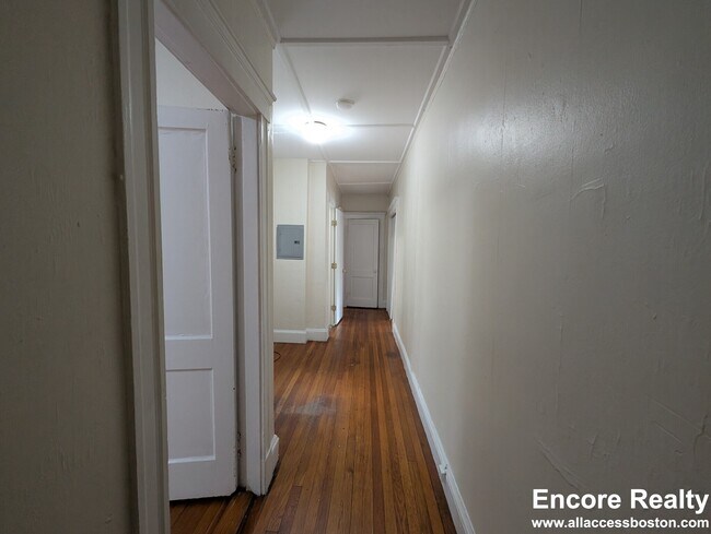 Building Photo - 1175 Boylston St Unit 24