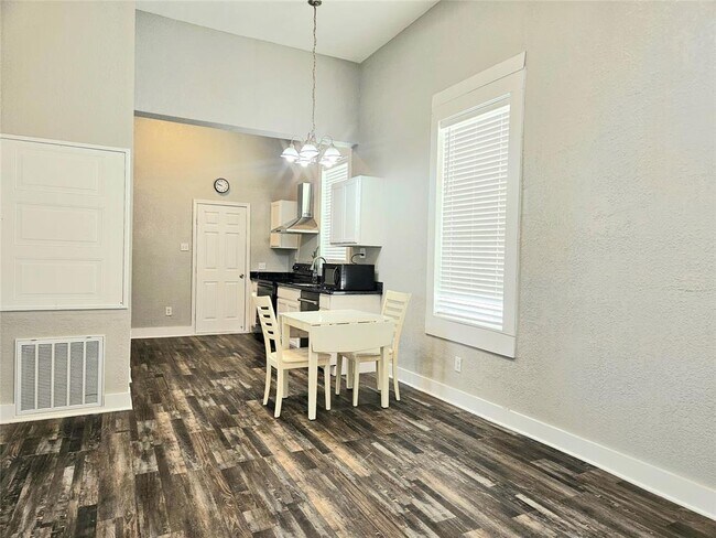 Photo - 901 28th St Unit 1