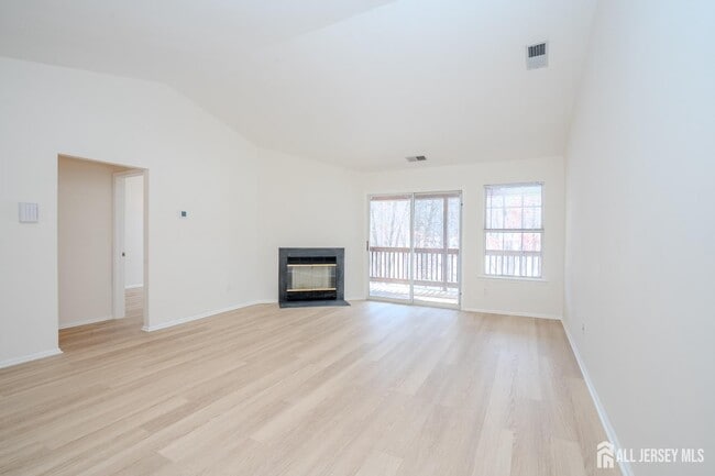 Photo - 32 Tanglewood Ct