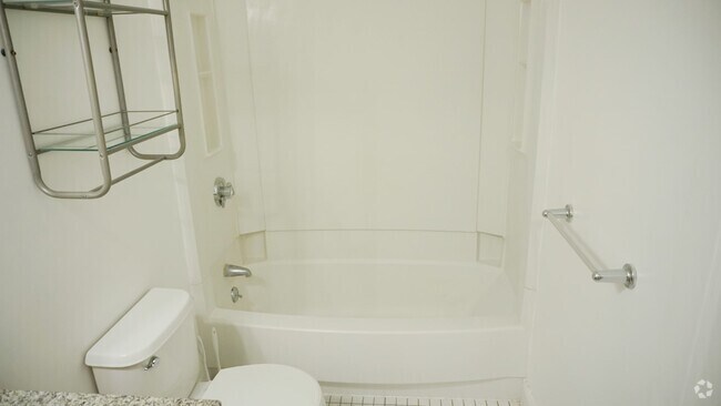 Building Photo - 41 Walnut St Unit 44 Rental
