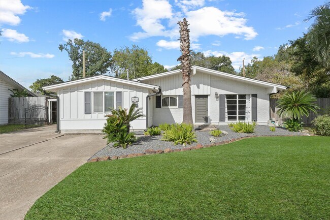 Building Photo - 4414 Gardendale Dr