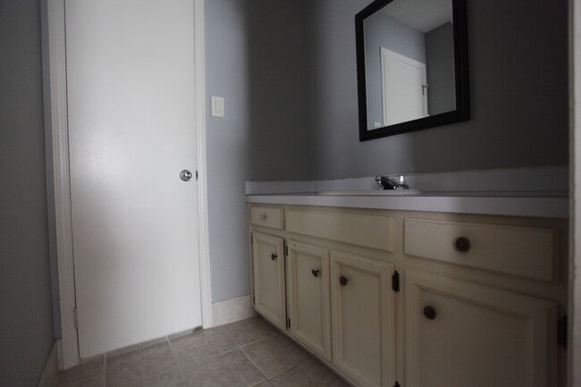 Photo - 2bed/1.5 bath on Pride Avenue Available for August 2026!