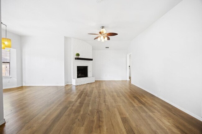Photo - 2209 Stirrup Dr