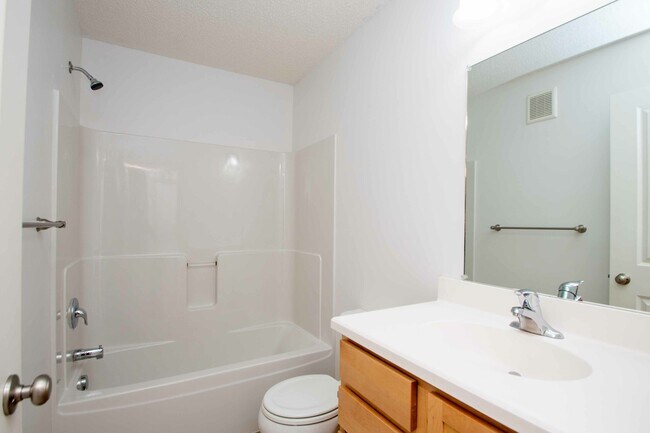 Photo - 4665 Victor Path