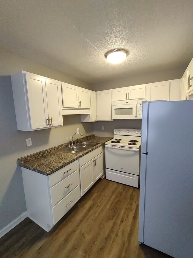 Building Photo - BC - Broadbay Crossings Rental