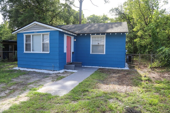 Building Photo - 1831 Bennett St