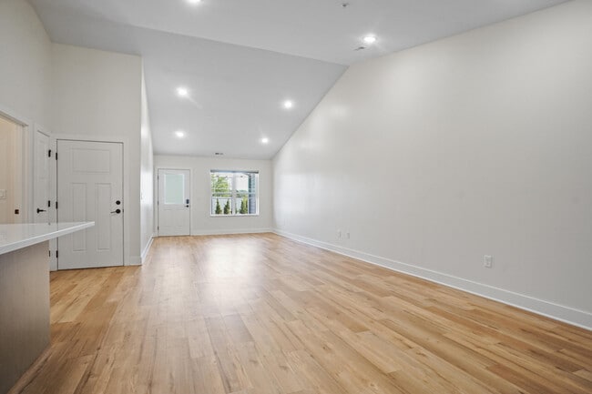 Photo - 117 Eiche Dr