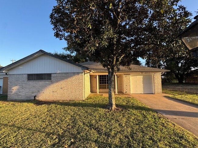 Photo - 5717 Woodrow St