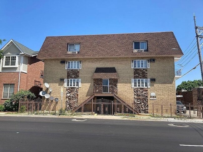 Photo - 1128 Des Plaines Ave Condo Unit 101