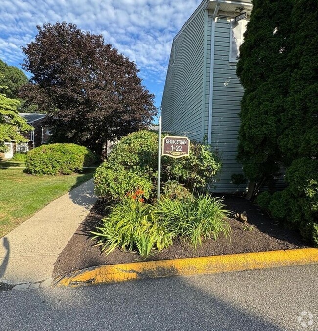 Building Photo - 1 E Gate Ln Rental