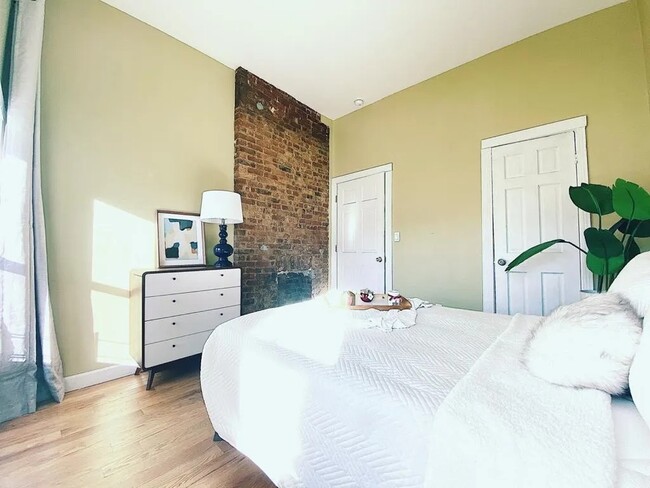 Furnished room/NOT APARTMENT