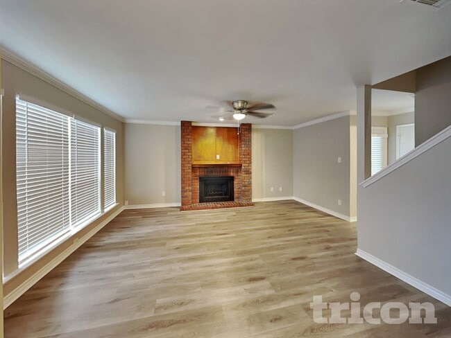 Photo - 2124 Glenn Ln