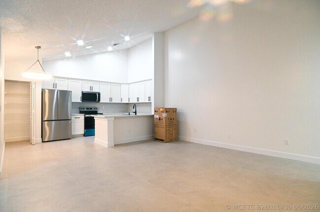 1148 Summit Trail Cir