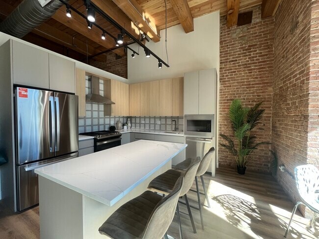 Building Photo - 151 W Ohio St Rental