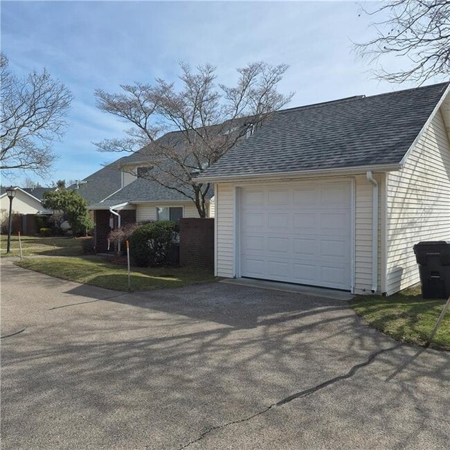 Photo - 956 Brighton Way