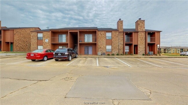 Building Photo - 904 University Oaks Blvd Unit 80