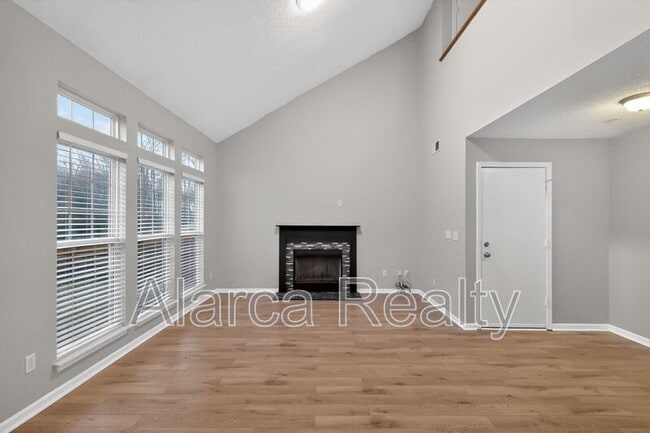 Photo - 8619 Warwick Crest Ln