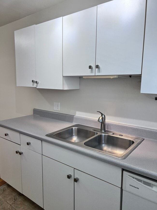 Photo - SPACIOUS 2 BR IN HYDE PARK WITH GARAGE Unit 04