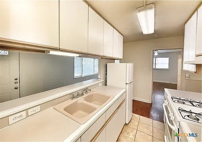 460 Comal Ave