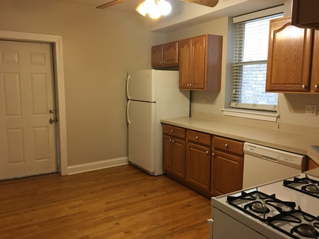 Photo - 2302 W Roscoe St Unit 2F