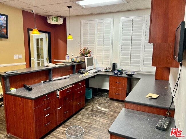 Photo - 7353 Canoga Ave