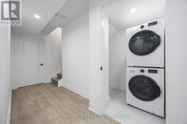 Photo - 339 Fleetwood Dr