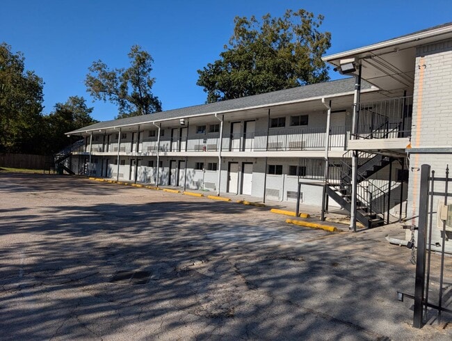 Building Photo - 6633 Studios