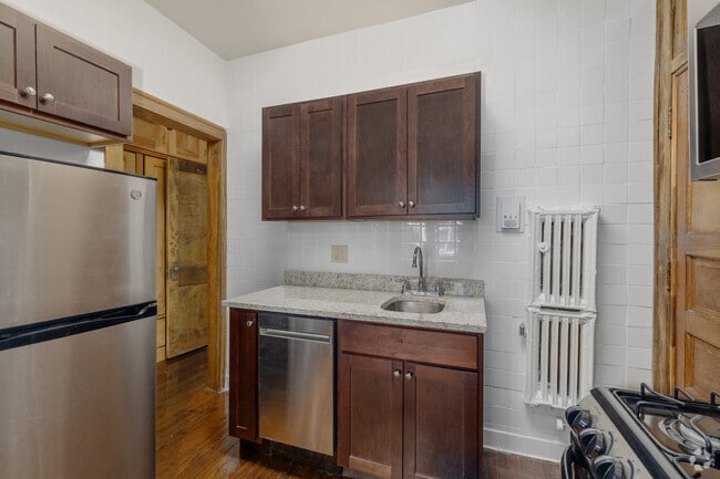 1BR, 1BA - 450SF - Kitchen