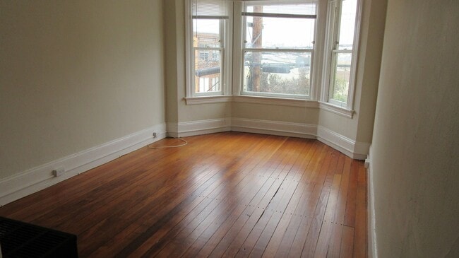 Photo - 1 bedroom w/ Washer and Dryer**Excellent City View! Open Sat/Sun, 3-4.