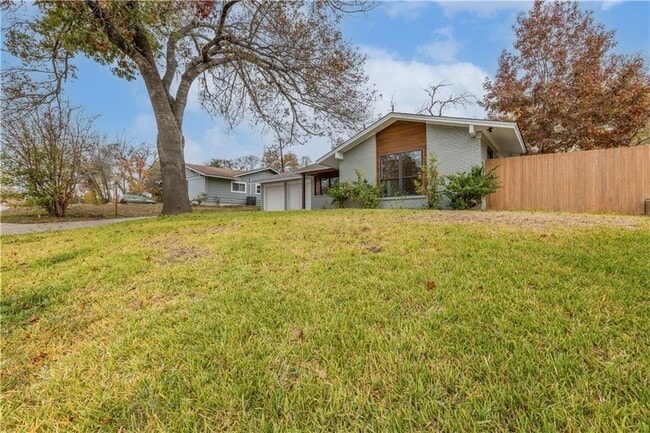 Photo - 5104 Woodmoor Dr