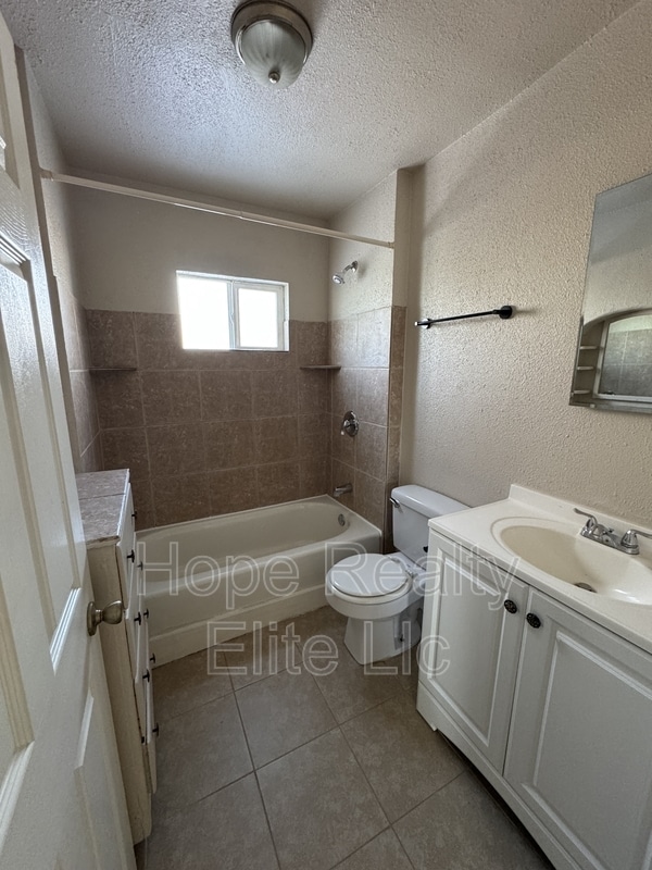 Photo - 2534 E St Vrain St