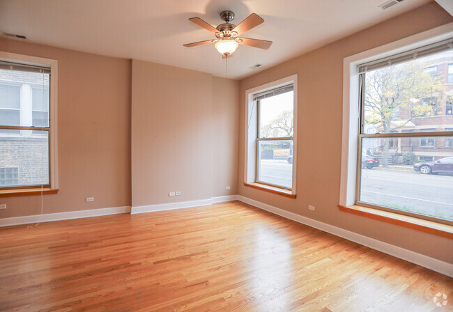 Building Photo - 1739 W Addison St Unit 1F Rental