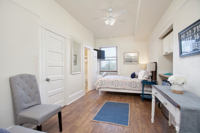 Photo - 2121 1st Ave