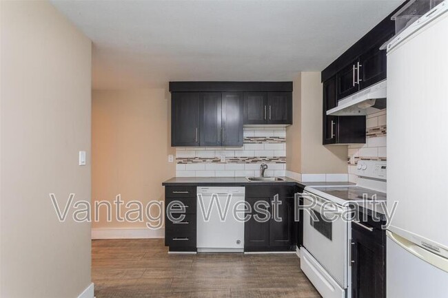 Photo - 815-2 Martin Ave