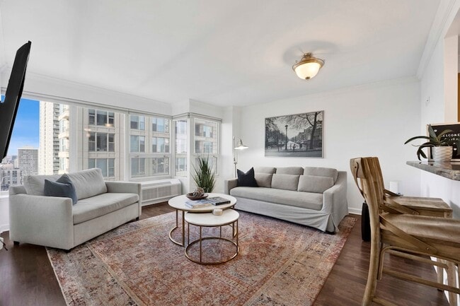 Photo - 30 E Huron St Unidad 3206