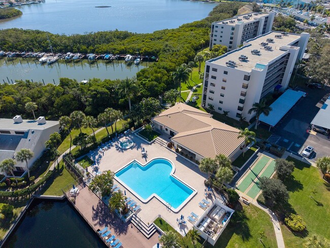 Pasadena Cove - 1332 Pasadena Ave S Unit 205