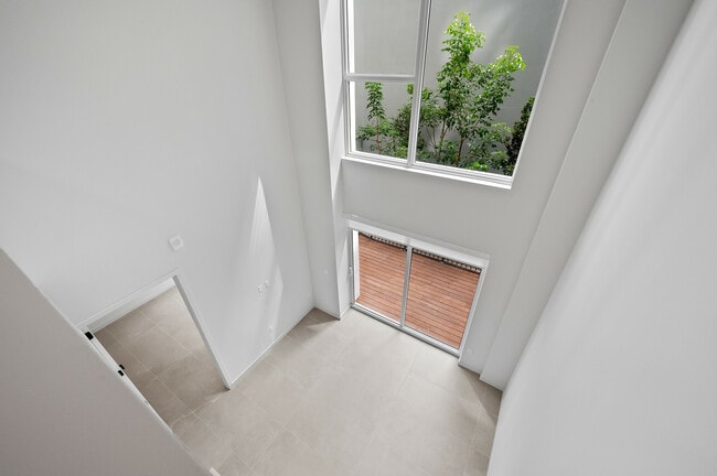 10 to 23-foot ceilings