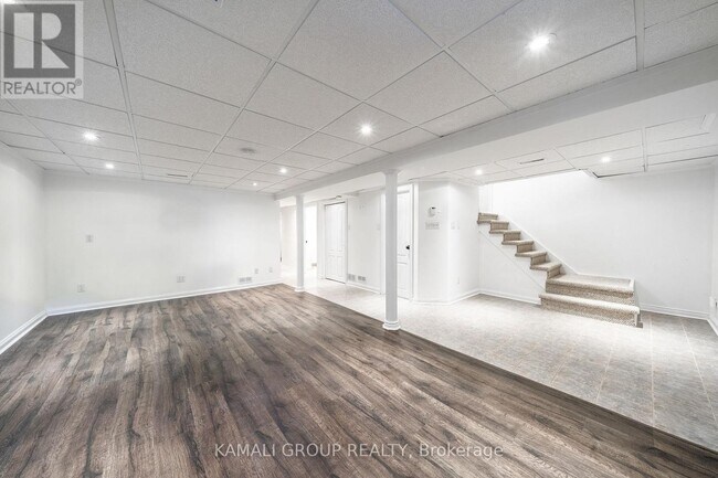 Photo - 714 Gilbert St W