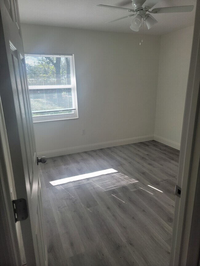 Photo - 109 W 5th St