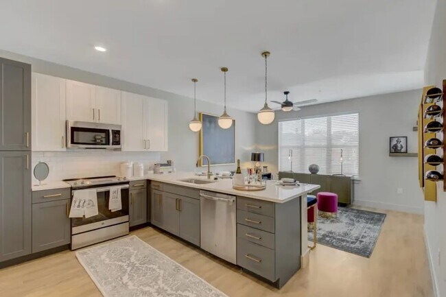 Photo - 111 W Davis St Unidad 2425