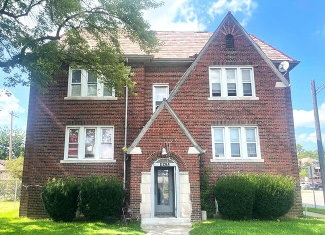 Building Photo - 11255 Charlemagne Ave Unit 4