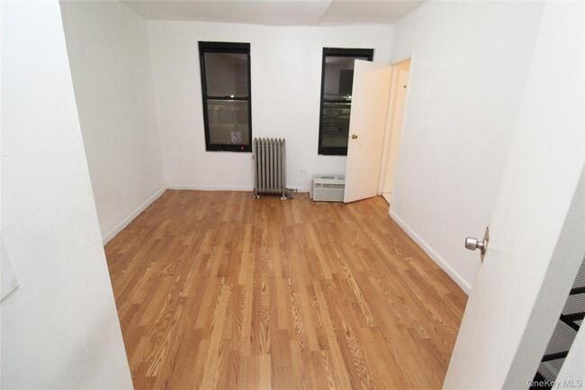 Photo - 211-77 Jamaica Ave