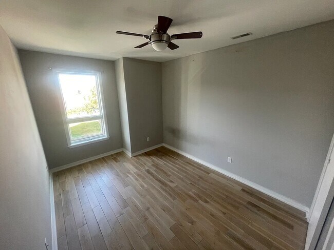 Photo - 1439 N Franklin St Unit B