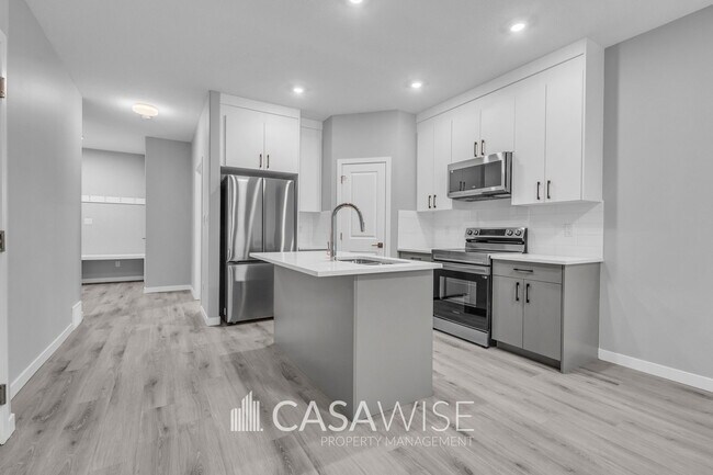 Photo - 11329-11126 126 St NW Unit Main